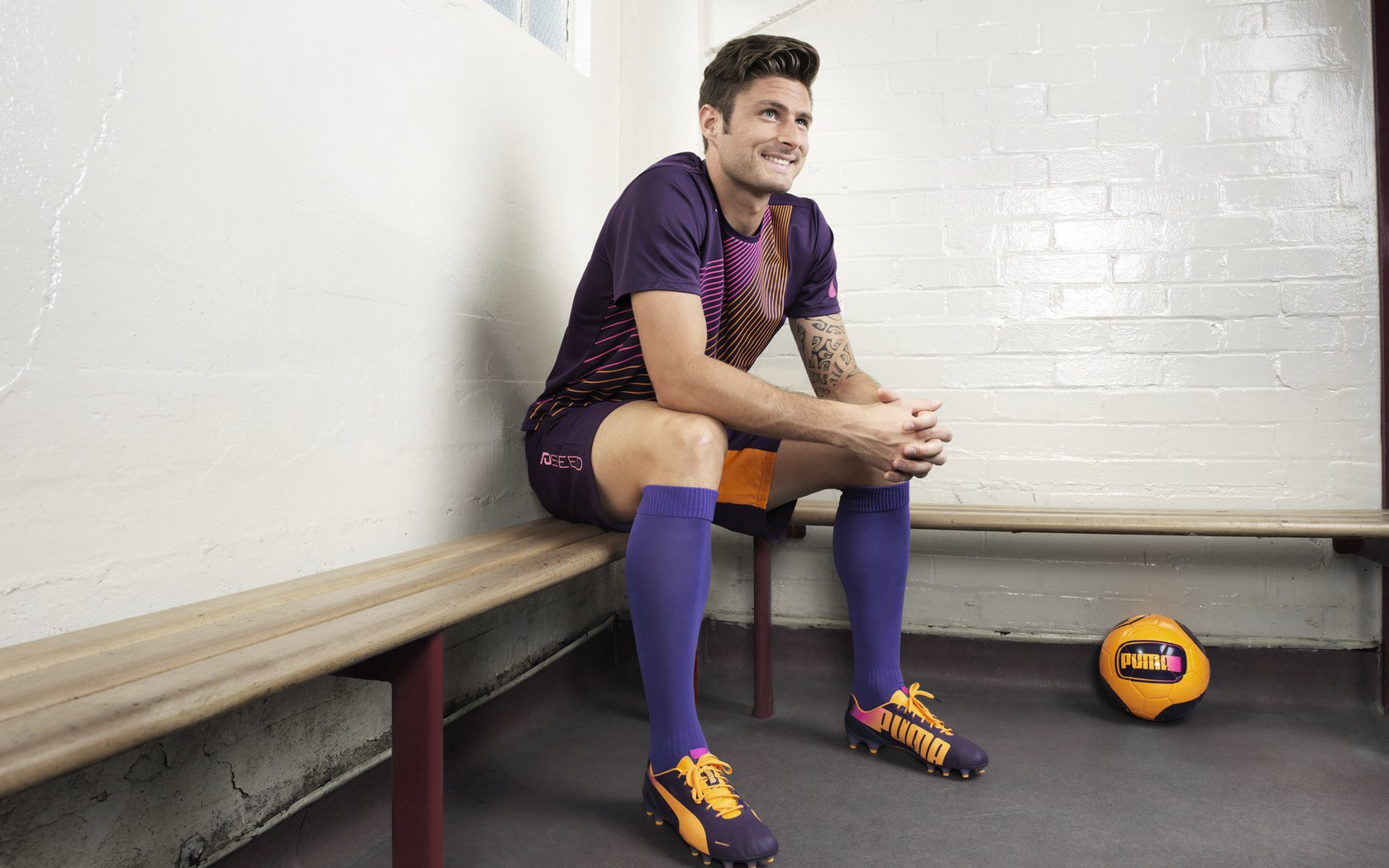 马修·图穆亚通过个人技巧和进攻组织，帮助袋鼠队屡次得分，马修摩伊腿